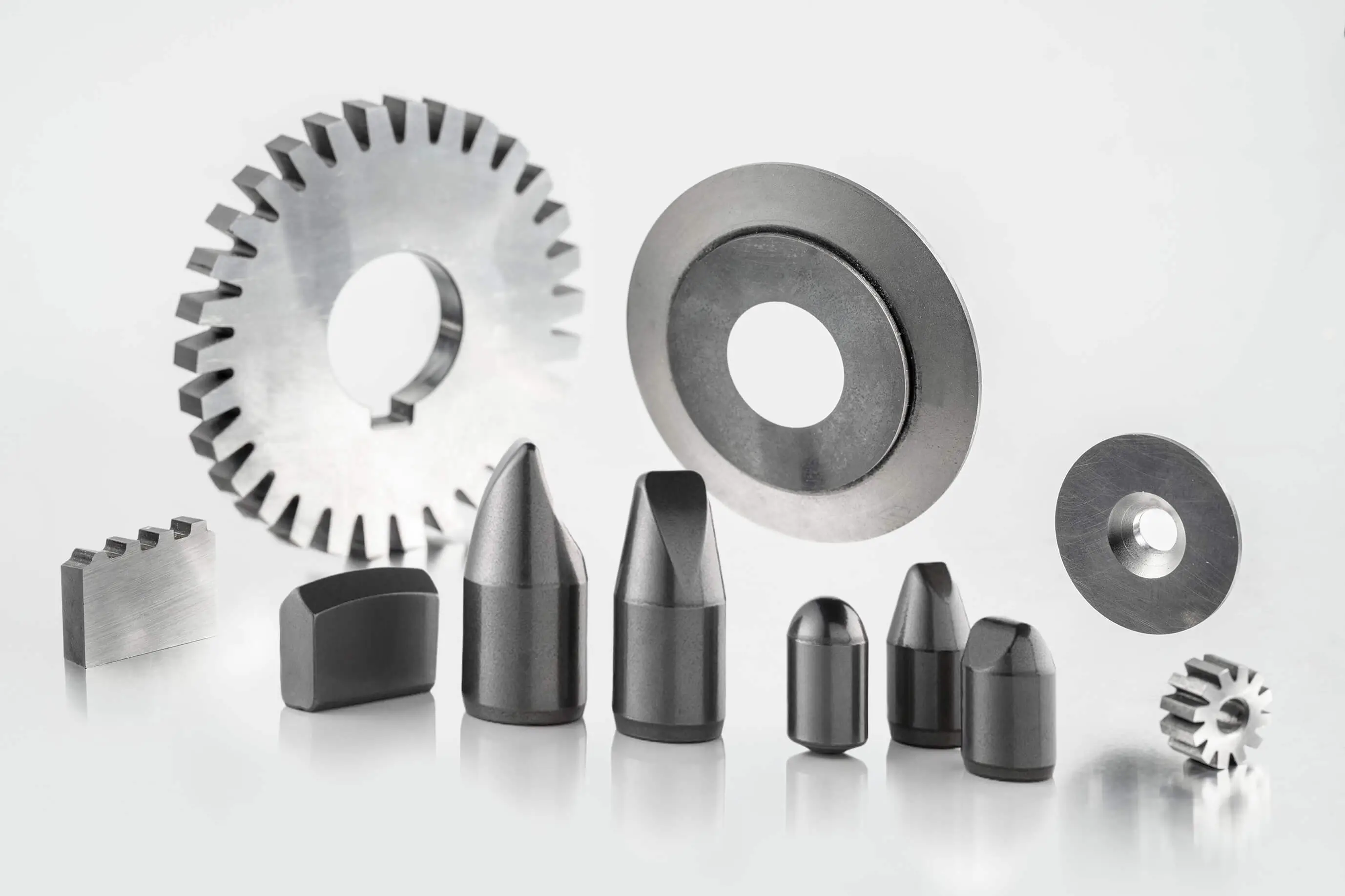 Overzicht van hardmetalen vormen zoals staven, schijven en strips