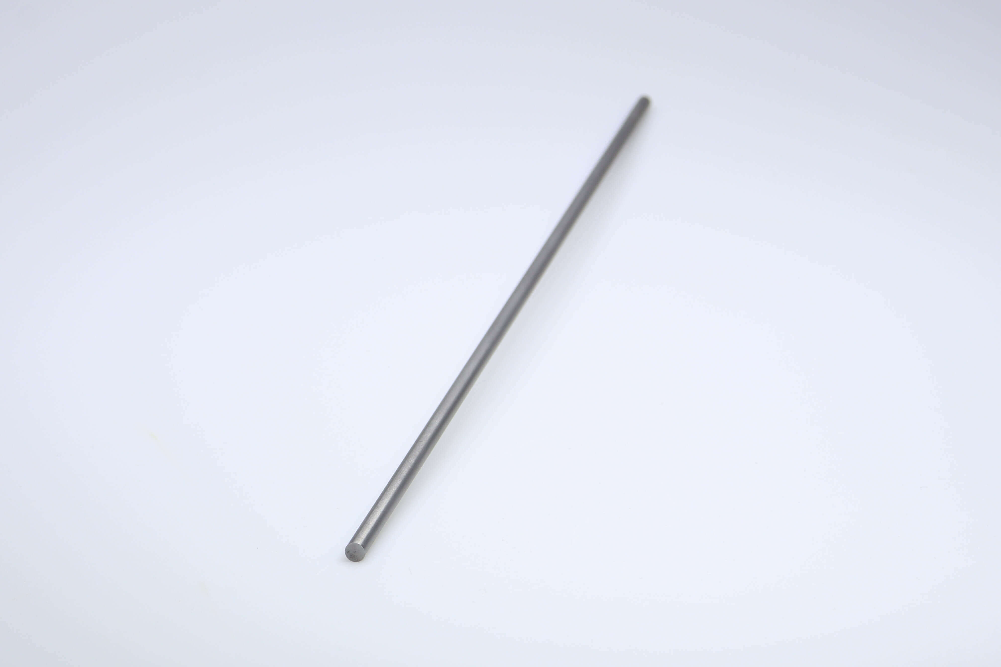 Une barre de carbure non meulée de 330 mm de long