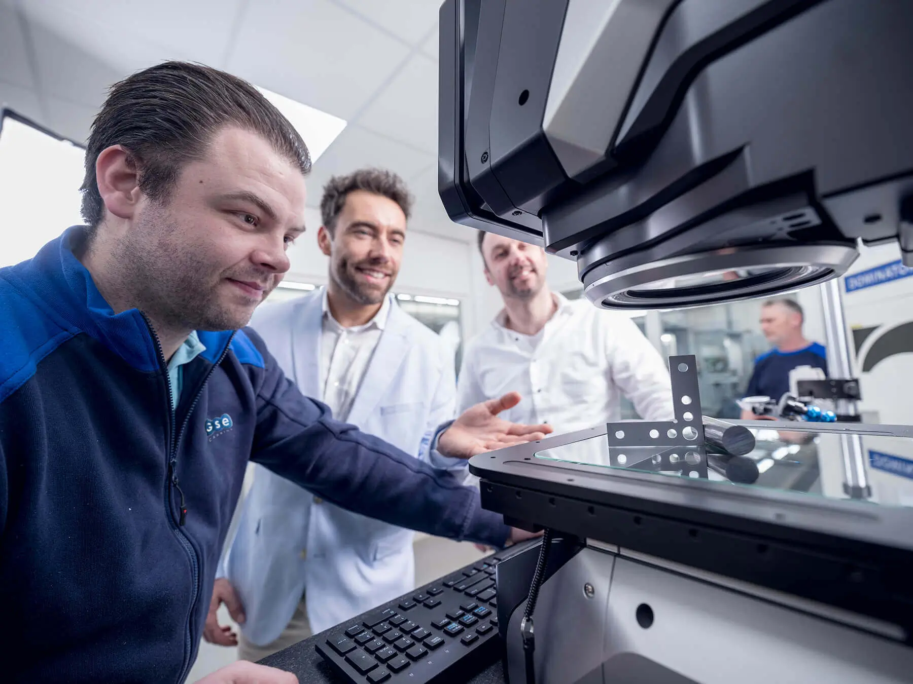 Nauwkeurig het resultaat van de CNC slijpservice meten