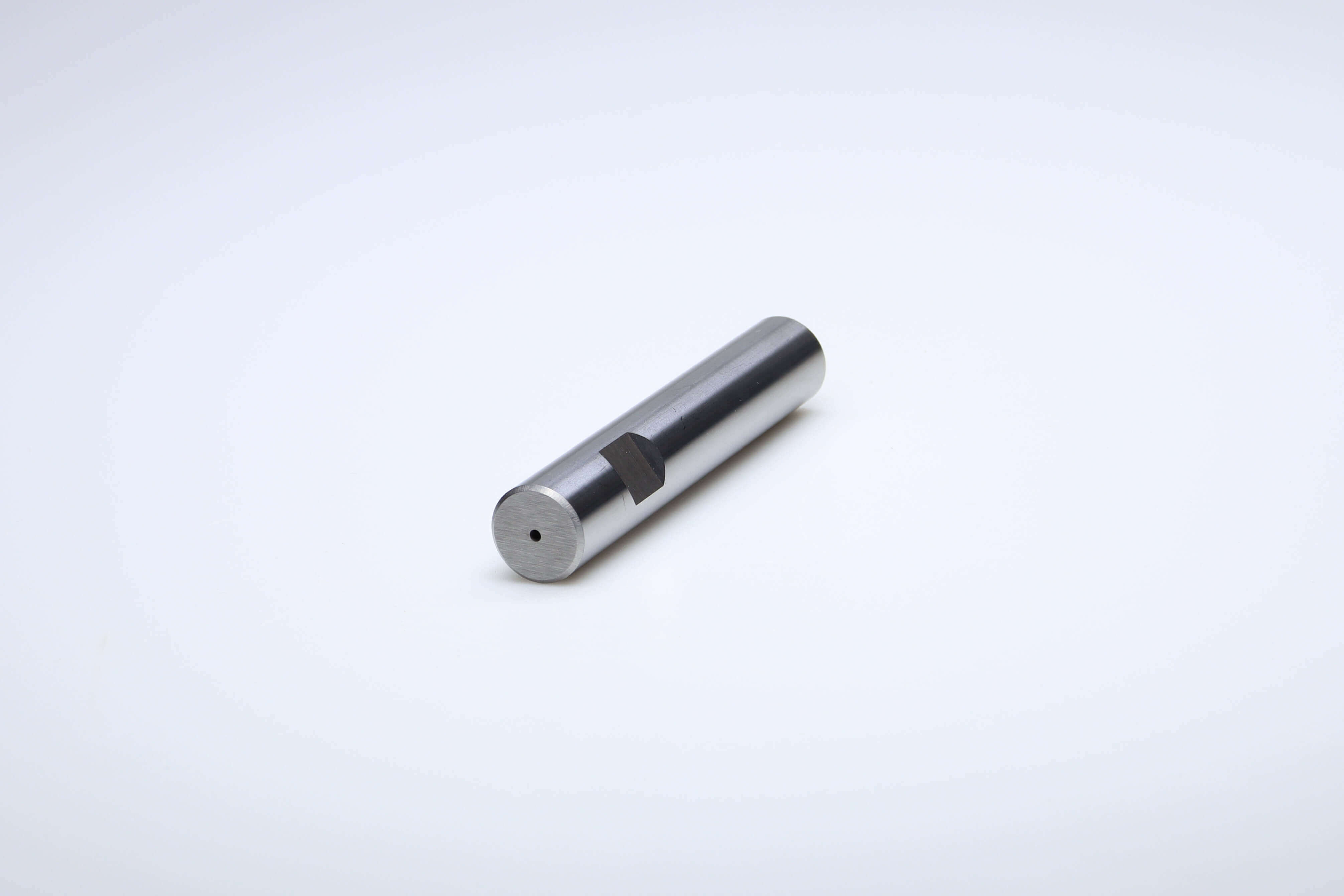 Productfoto van een hardmetalen staaf met 1 centraal koelkanaal en Weldon