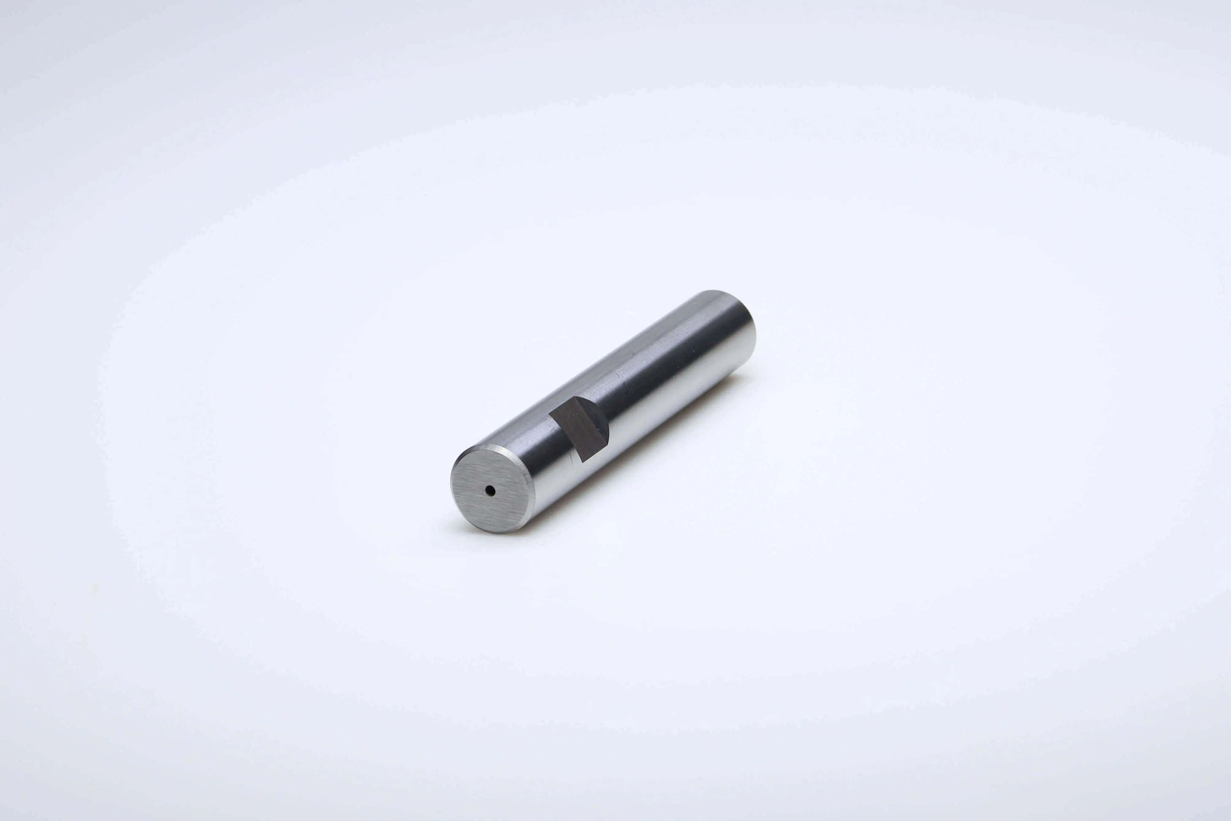 Productfoto van een hardmetalen staaf met 1 centraal koelkanaal en Weldon