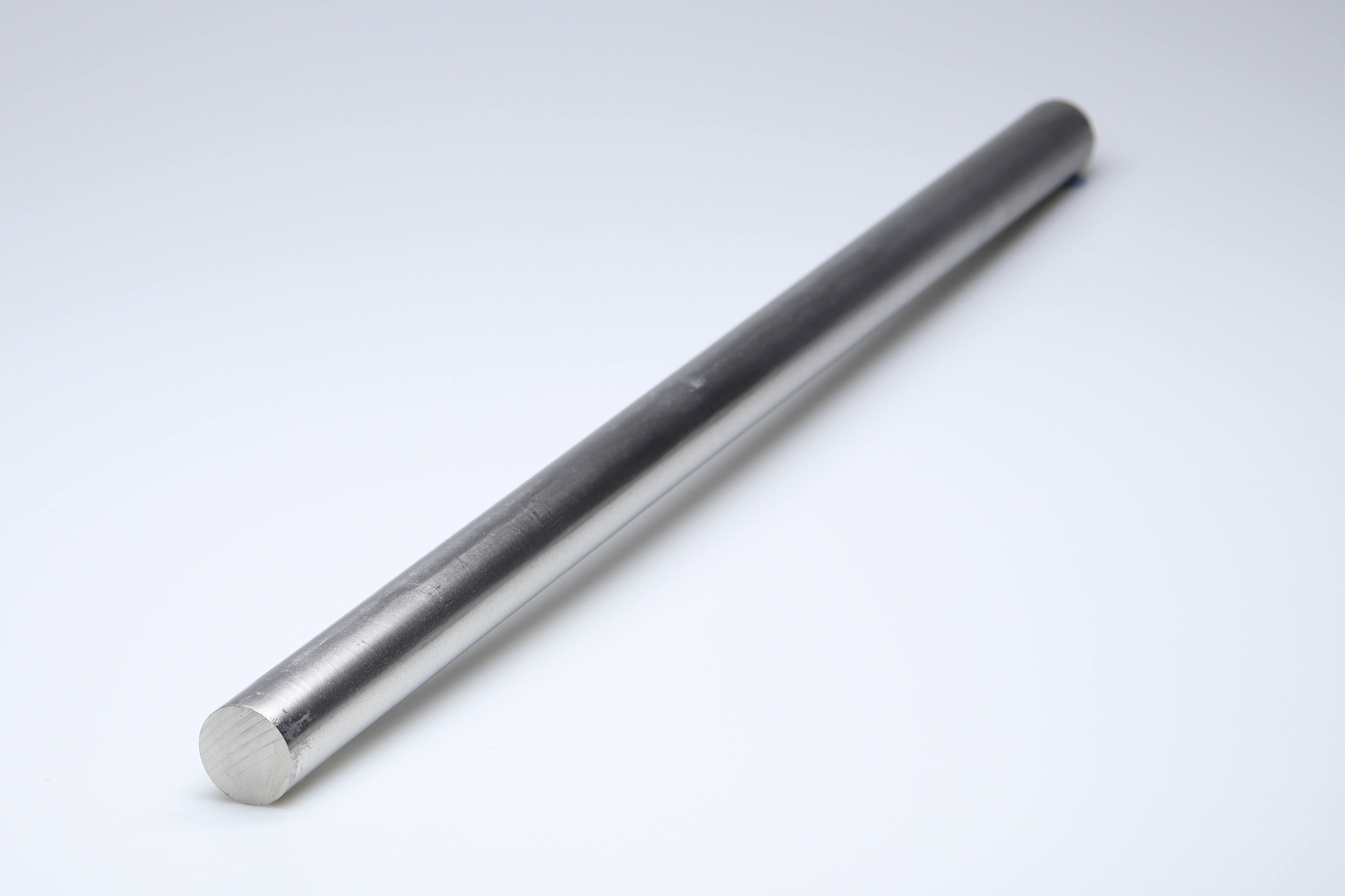 Een ongeslepen hardmetalen staaf