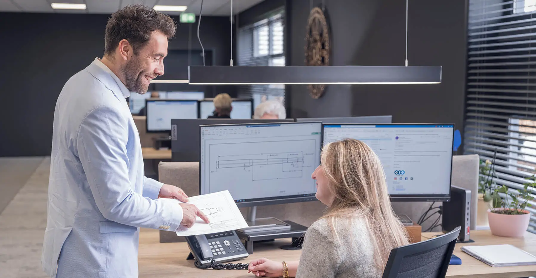 Collega's in het kantoor van GSE Carbide