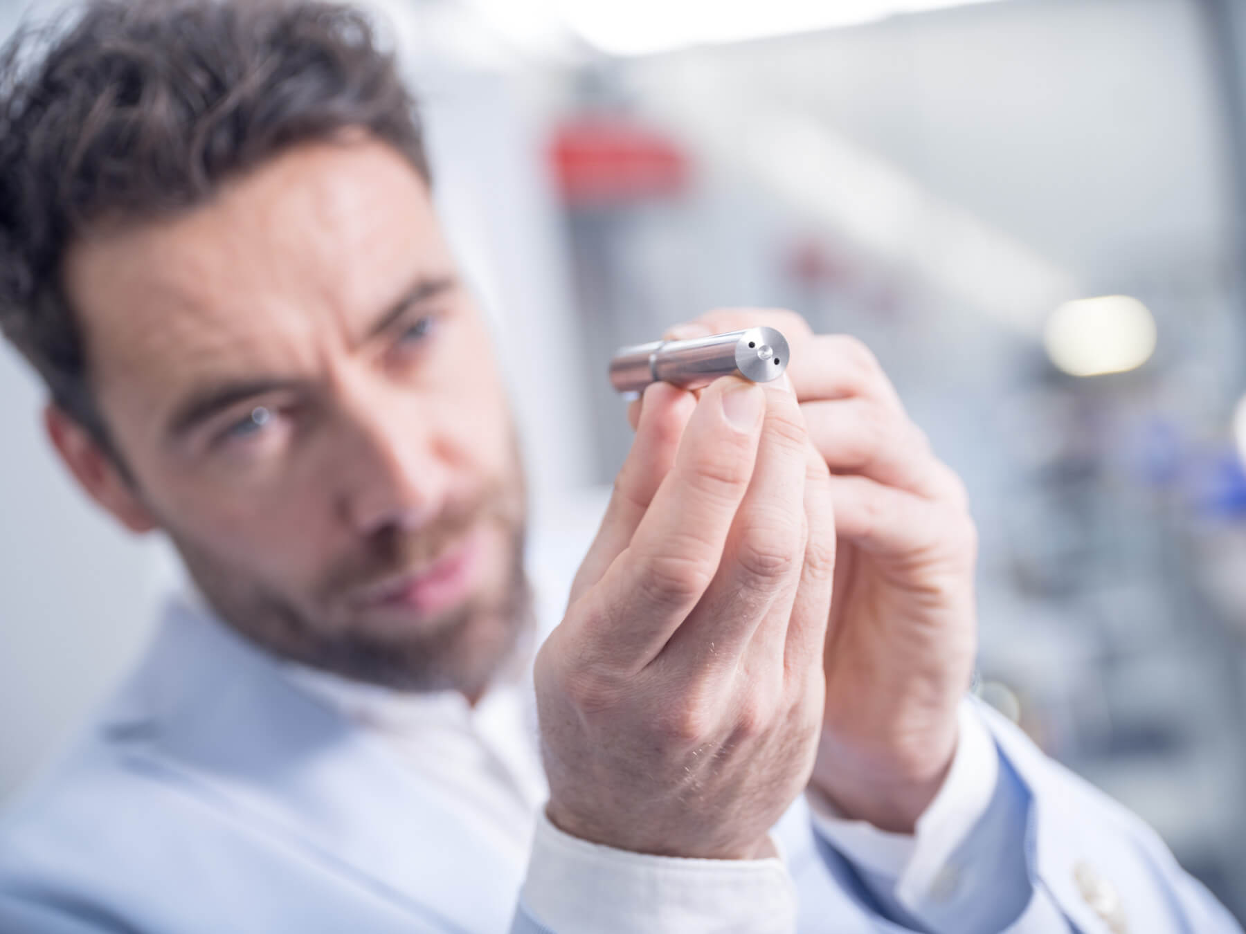 1 barre de carbure pré-affûtée est présentée